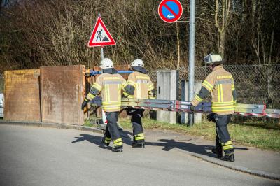 Fellbach: Person stuerzt 2 Meter tief â€“ Rettungshubschrauber im Einsatz